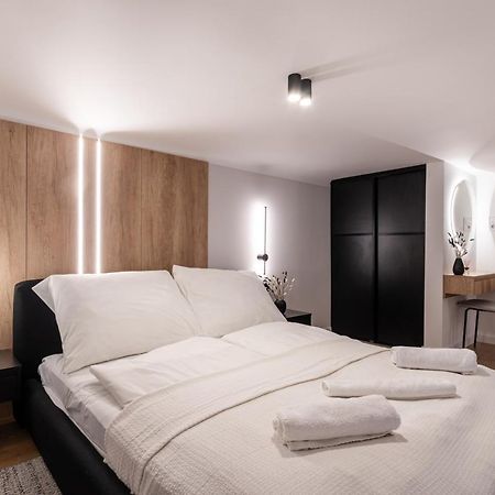 E56 - Grand Boulevard Heritage Residence - Best Location By Bqa Budapest Bagian luar foto