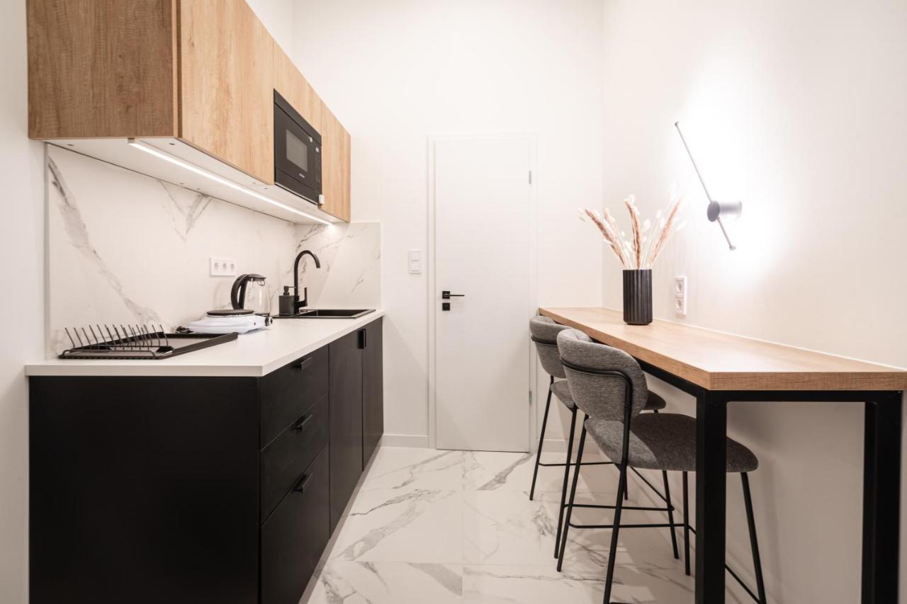 E56 - Grand Boulevard Heritage Residence - Best Location By Bqa Budapest Bagian luar foto
