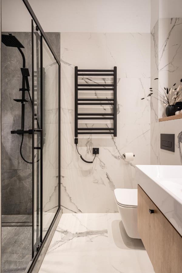 E56 - Grand Boulevard Heritage Residence - Best Location By Bqa Budapest Bagian luar foto