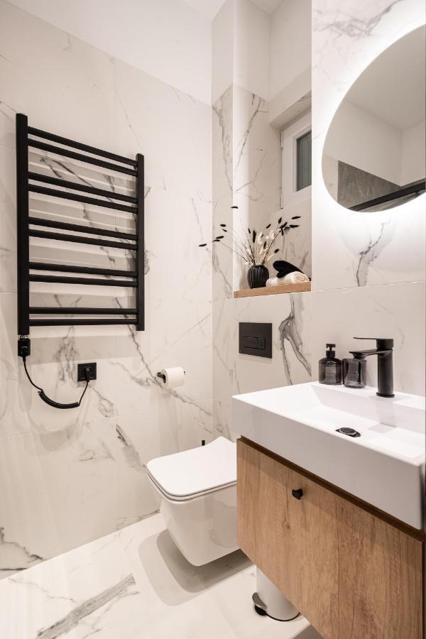 E56 - Grand Boulevard Heritage Residence - Best Location By Bqa Budapest Bagian luar foto