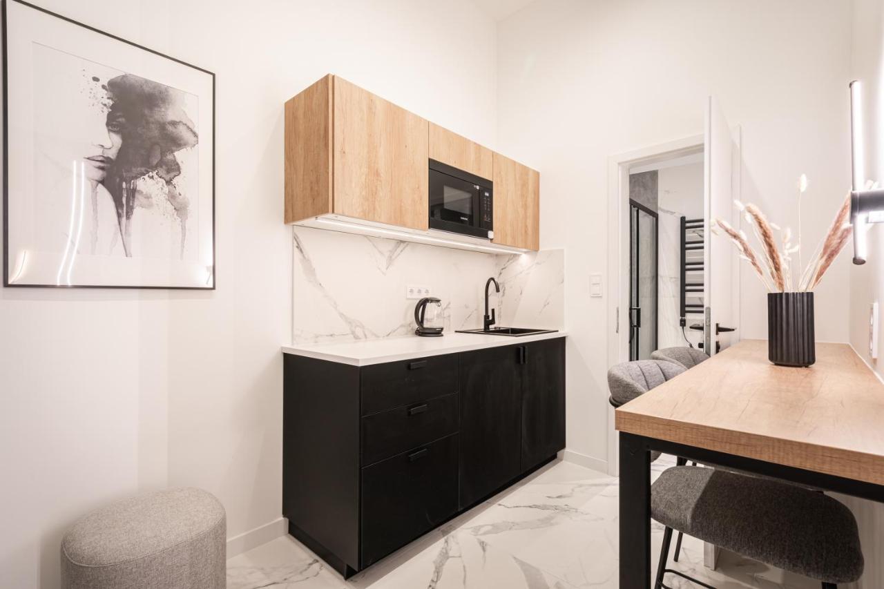 E56 - Grand Boulevard Heritage Residence - Best Location By Bqa Budapest Bagian luar foto