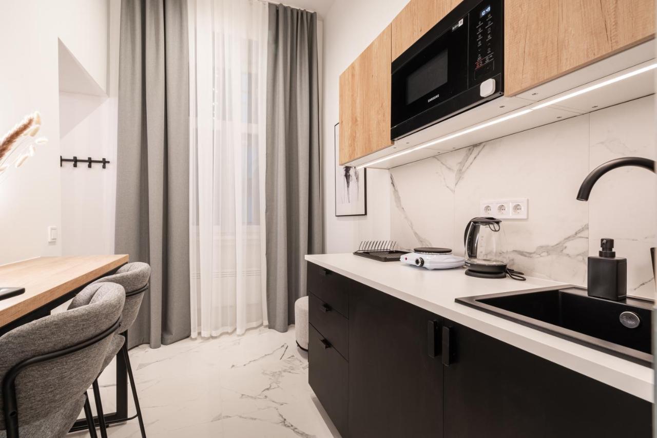 E56 - Grand Boulevard Heritage Residence - Best Location By Bqa Budapest Bagian luar foto